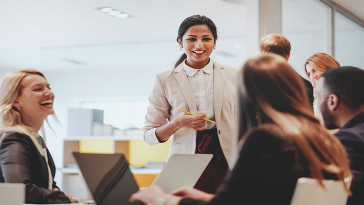 به چشم آمدن در محل کار با ۱۰ ترفند اثربخش 15 ۱۰ نکته برای بیشتر دیده شدن در محیط کار