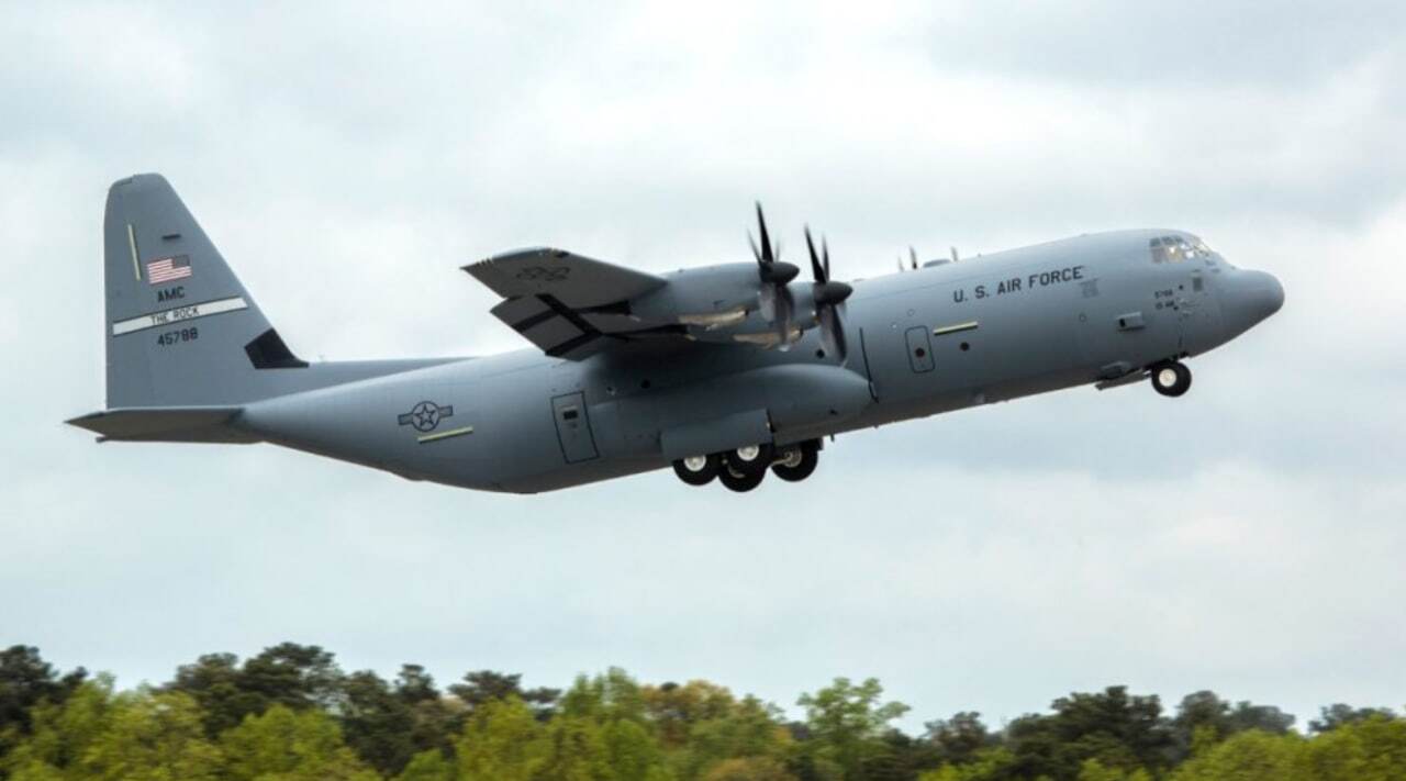 C-130؛ اگر جنگ هسته ای رخ دهد این هواپیما خطرناک ترین هواپیما در آسمان خواهد بود(+عکس) C-130؛ اگر جنگ هسته ای رخ دهد این هواپیما خطرناک ترین هواپیما در آسمان خواهد بود(+عکس)