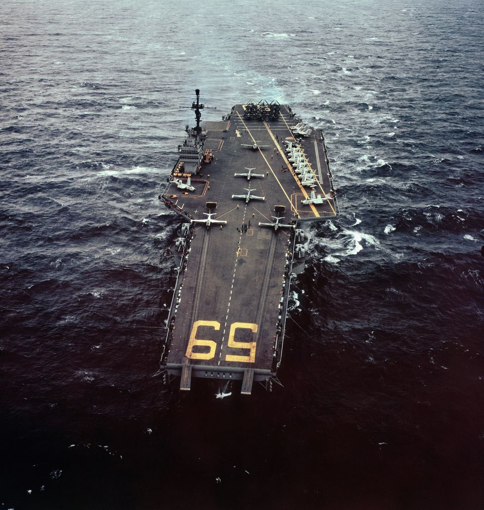 C-130؛ اگر جنگ هسته ای رخ دهد این هواپیما خطرناک ترین هواپیما در آسمان خواهد بود(+عکس) C-130؛ اگر جنگ هسته ای رخ دهد این هواپیما خطرناک ترین هواپیما در آسمان خواهد بود(+عکس)