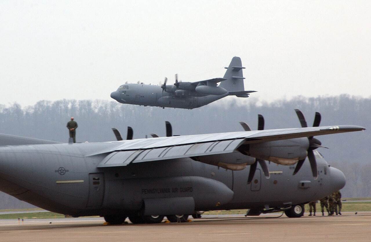 C-130؛ اگر جنگ هسته ای رخ دهد این هواپیما خطرناک ترین هواپیما در آسمان خواهد بود(+عکس) C-130؛ اگر جنگ هسته ای رخ دهد این هواپیما خطرناک ترین هواپیما در آسمان خواهد بود(+عکس)