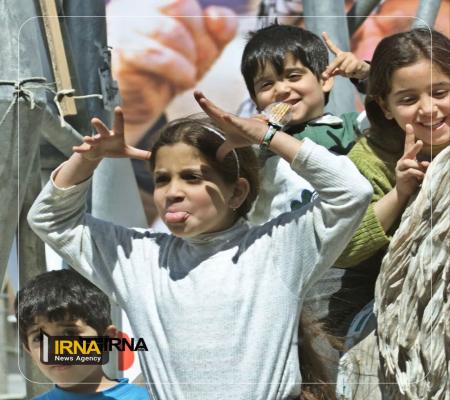 دختربچه فلسطینی در حال شکلک درآوردن برای نظامیان اسرائیلی! + عکس 7 دختربچه فلسطینی در حال شکلک درآوردن برای نظامیان اسرائیلی! + عکس