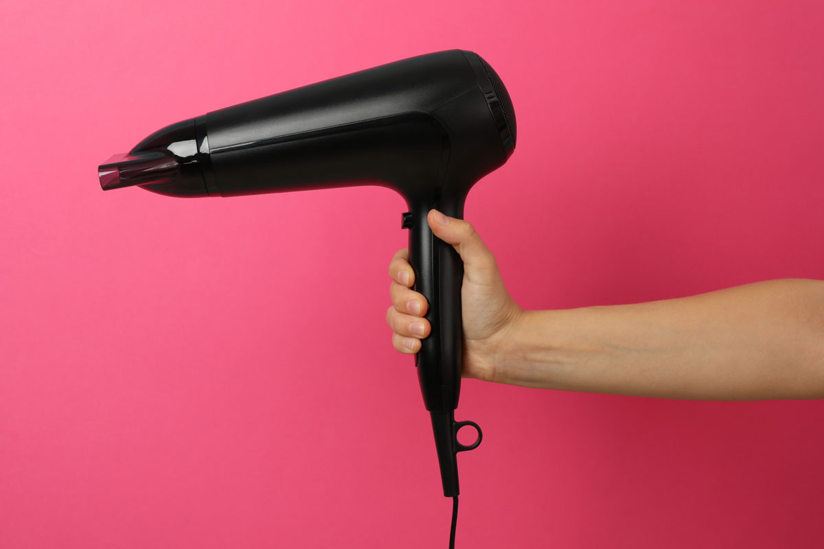 دلیل خاموش شدن ناگهانی سشوار چیست + راهکار رفع مشکل 1 دلیل خاموش شدن ناگهانی سشوار چیست + راهکار رفع مشکل