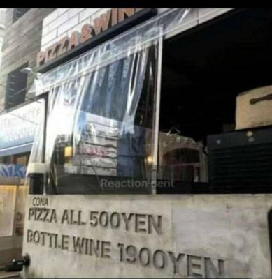 قیمت‌های منوی یک رستوران  ژاپنی روی دیوار  بتنی + عکس