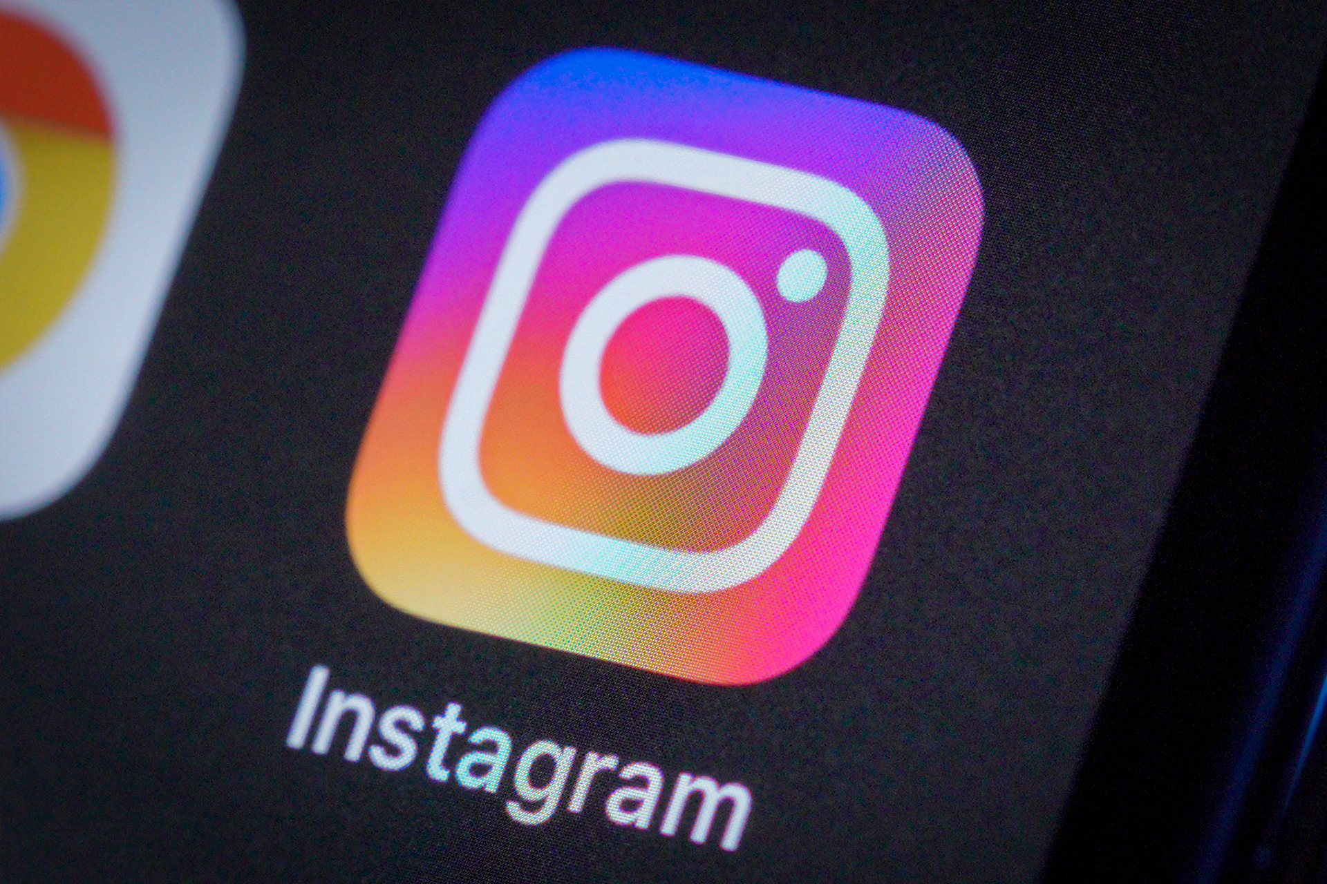 تغییر مهم اینستاگرام؛ غریبه‌ها اجازه پیام‌دادن به بچه‌ها را ندارند