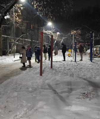 ترک کردن خانه ها پس از زلزله ۷ ریشتری در مرز قرقیزستان و چین + عکس