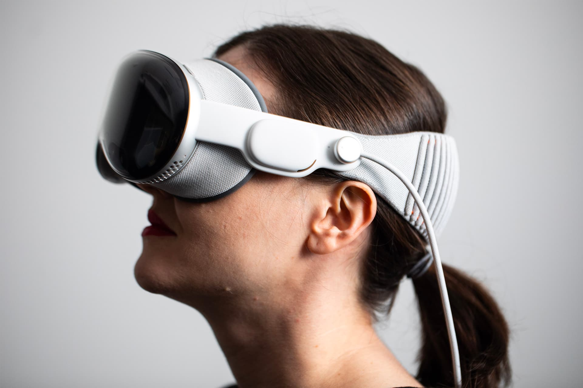 ویدیو جعبه گشایی اپل ویژن پرو؛ هدست ۳۵۰۰ دلاری اپل از راه رسید [تماشا کنید]