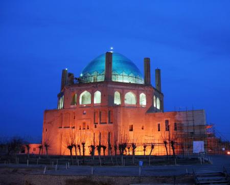 گنبد سلطانیه زنجان در شب+عکس