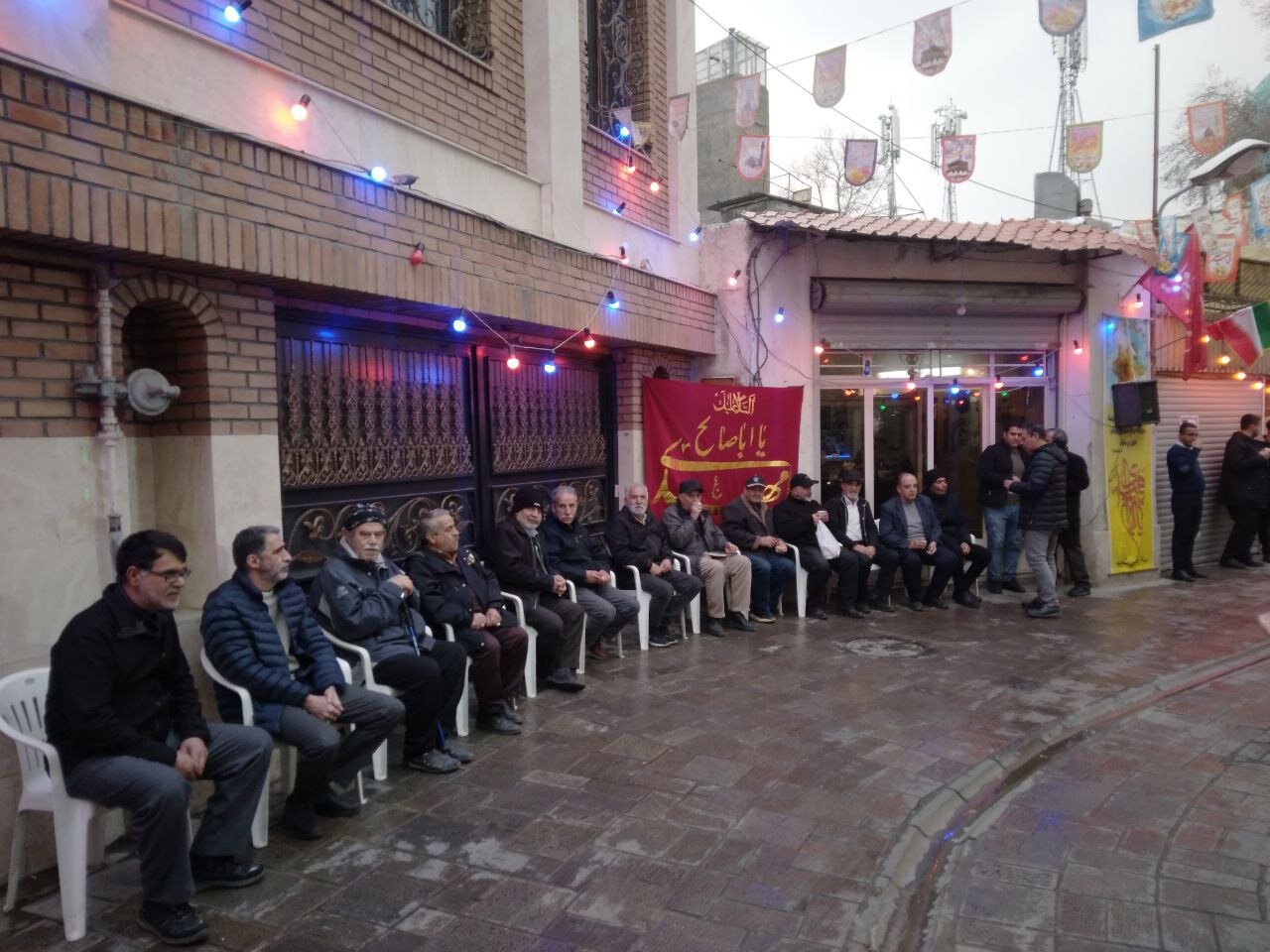 دورهمی اهالی جماران در شب نیمه شعبان