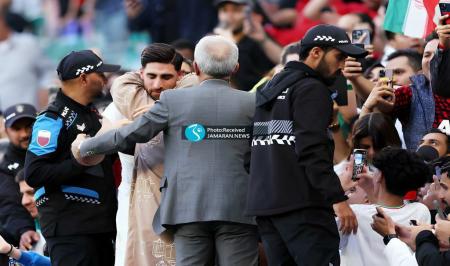 جشن علیرضا جهانبخش در آغوش مادر + عکس