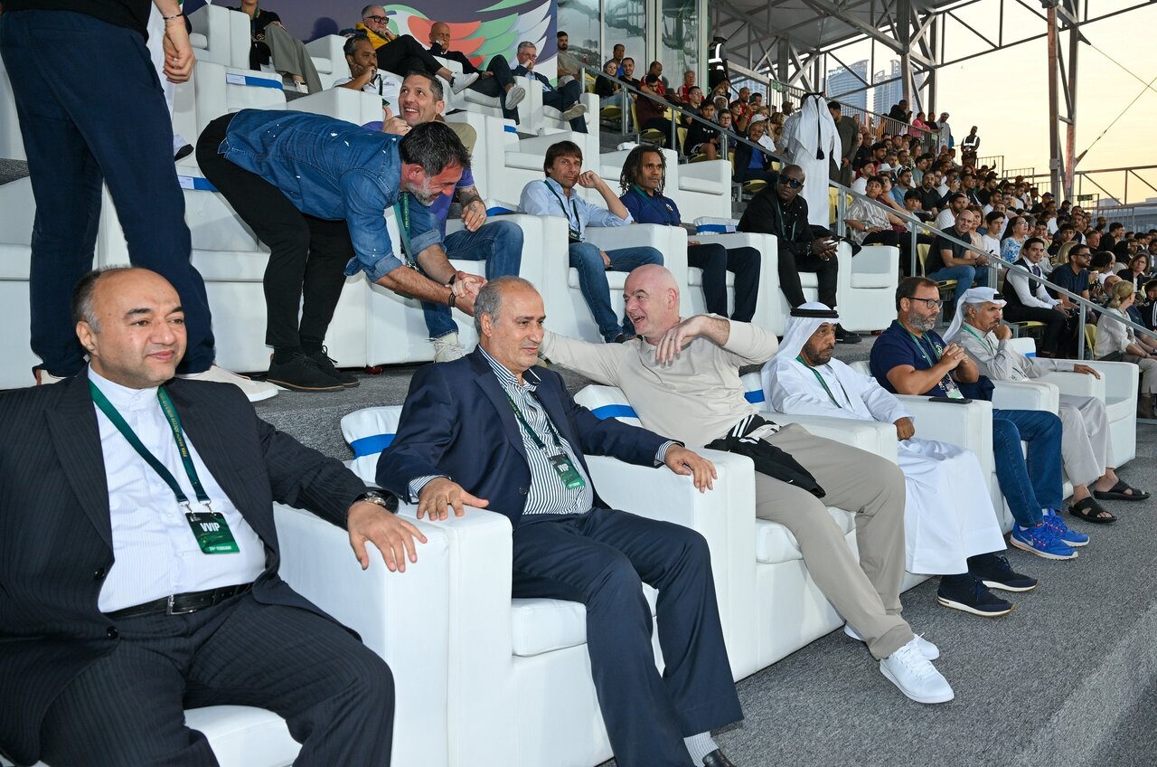 دشمن زیدان تماشاگر بازی فوتبال ساحلی ایران! + عکس 4 عکس| دشمن زیدان تماشاگر بازی فوتبال ساحلی ایران!