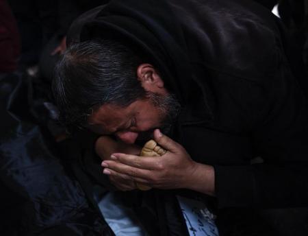 کاری که این روزها برای هر مردی در غزه جان‌فرساست+عکس