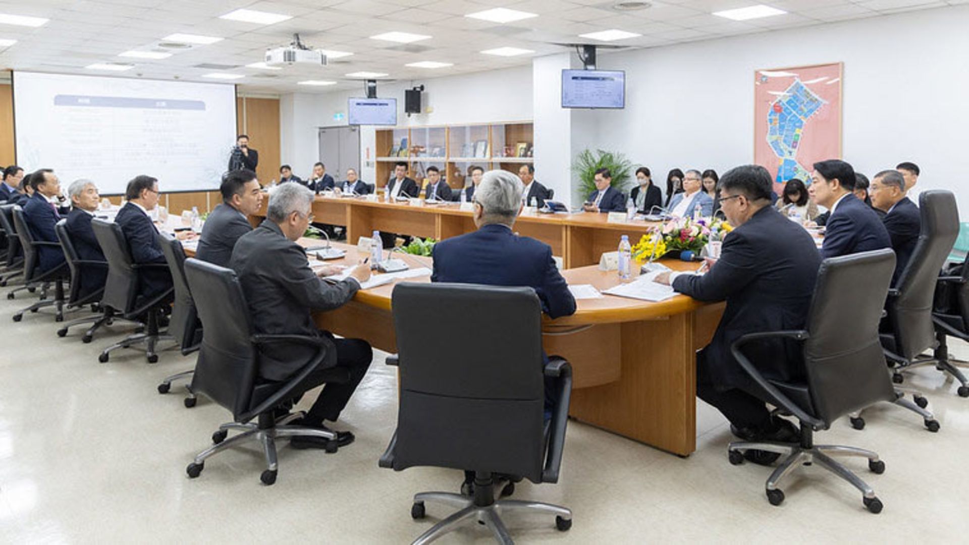 احتمالا باور نکنید؛ ولی سرزمین تایوان اسکلت صنعت هوش مصنوعی است_سودو تکنولوژی 2 جلسه نماینده دولت تایوان با صاحبان شرکت های تایوانی صنایع ict