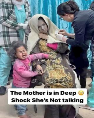 تصویری از یک مادر فلسطینی که با تحسین همه رو به رو شد+عکس_سودو تکنولوژی 7 تصویری از یک مادر فلسطینی که با تحسین همه رو به رو شد+عکس