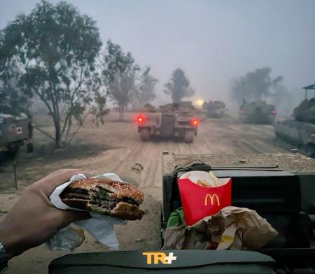 حرکت خجالت آور سرباز اسرائیلی در حال کشتار مردم غزه+عکس 4 حرکت خجالت آور سرباز اسرائیلی در حال کشتار مردم غزه+عکس