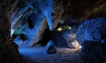 غار نخجیردلیجان از غارهای آهکی و زنده جهان است+عکس 1 غار نخجیردلیجان از غارهای آهکی و زنده جهان است+عکس