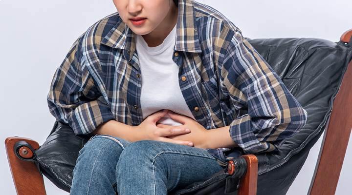 الیگومنوره؛ آنچه باید درمورد قاعدگی نامنظم بدانید_سودو تکنولوژی 9 درد شکمی از علائم الیگومنوره