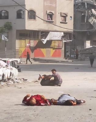 مردان غزه تنها و مظلوم در خاک و خون+عکس