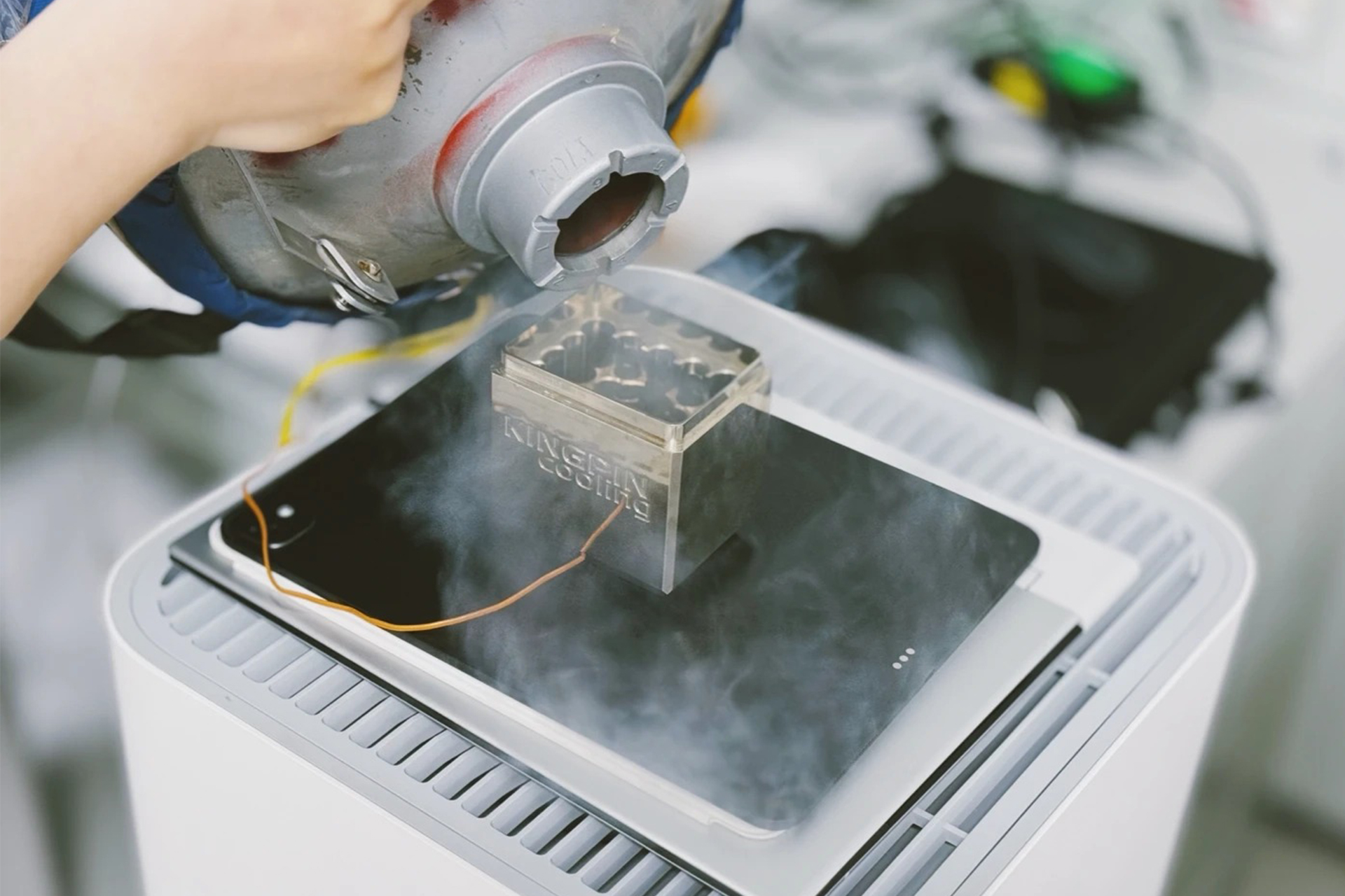 پردازنده M4 آیپد پرو ۲۰۲۴ نیرومندتر از M3 Max ظاهر شد؛ اما بهلطف نیتروژن مایع_سودو تکنولوژی 1 پردازنده M4 آیپد پرو ۲۰۲۴ قویتر از M3 Max ظاهر شد؛ اما بهلطف نیتروژن مایع