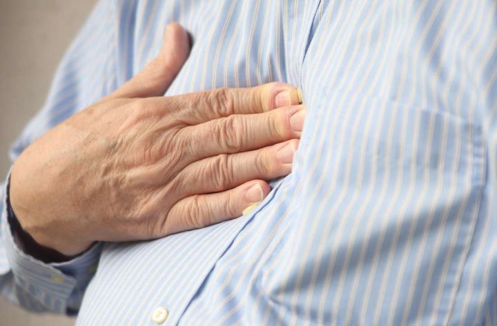 عوارض استامینوفن و موارد مصرف آن_سودو تکنولوژی 7 درد در قسمت فوقانی معده از عوارض جانبی استامینوفن است