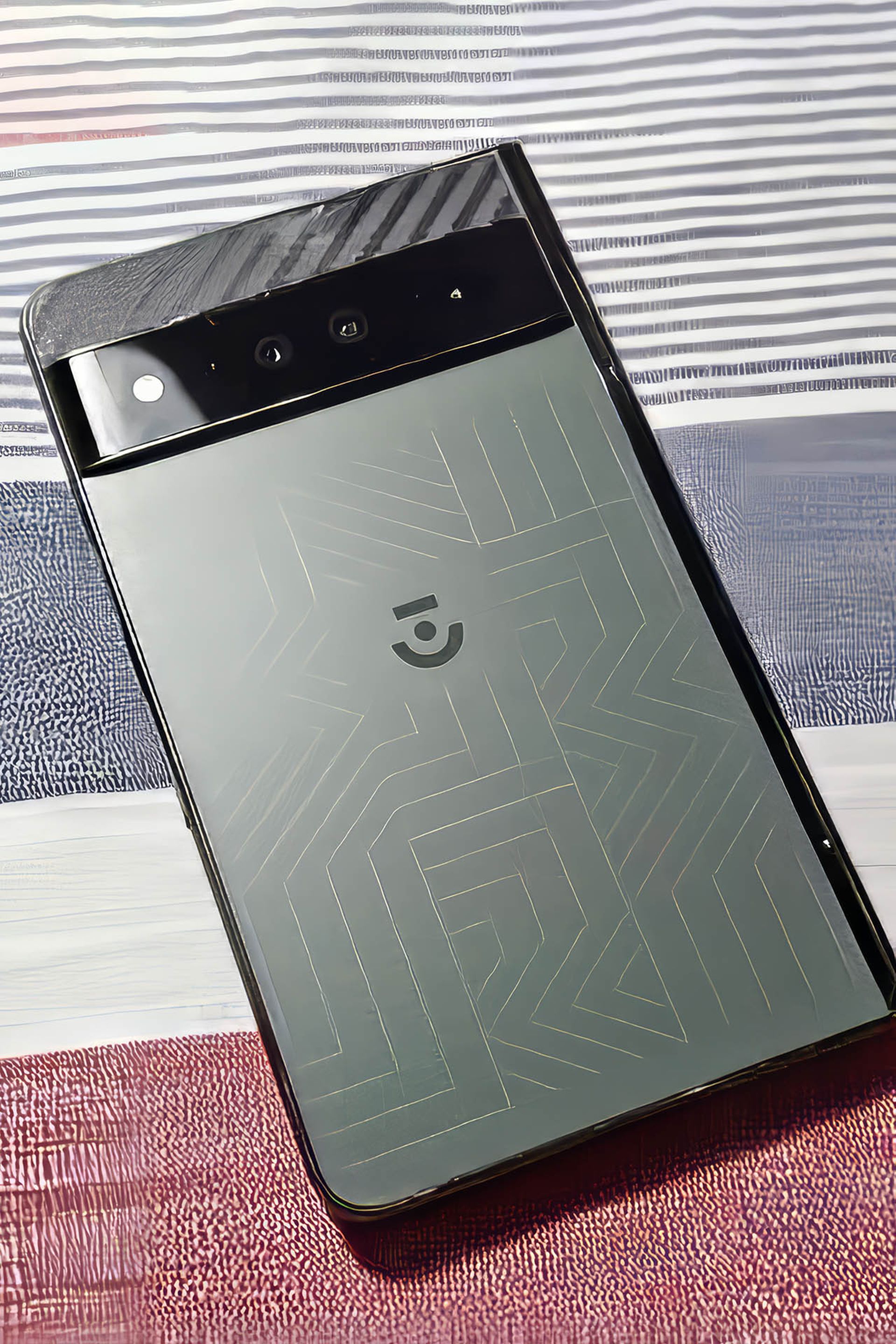 تصاویر نمونه آزمایشی پیکسل فولد لو رفت؛ دستگاهی که هیچ زمان تشکیل نشد_سودو تکنولوژی 19 پنل پشتی گوشی تاشو pipit از گوگل در حالت بسته