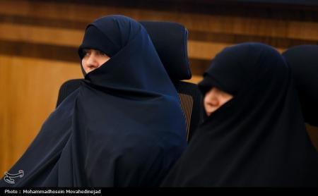 تصویری جدید از دختران شهید رئیسی در یک مراسم + عکس