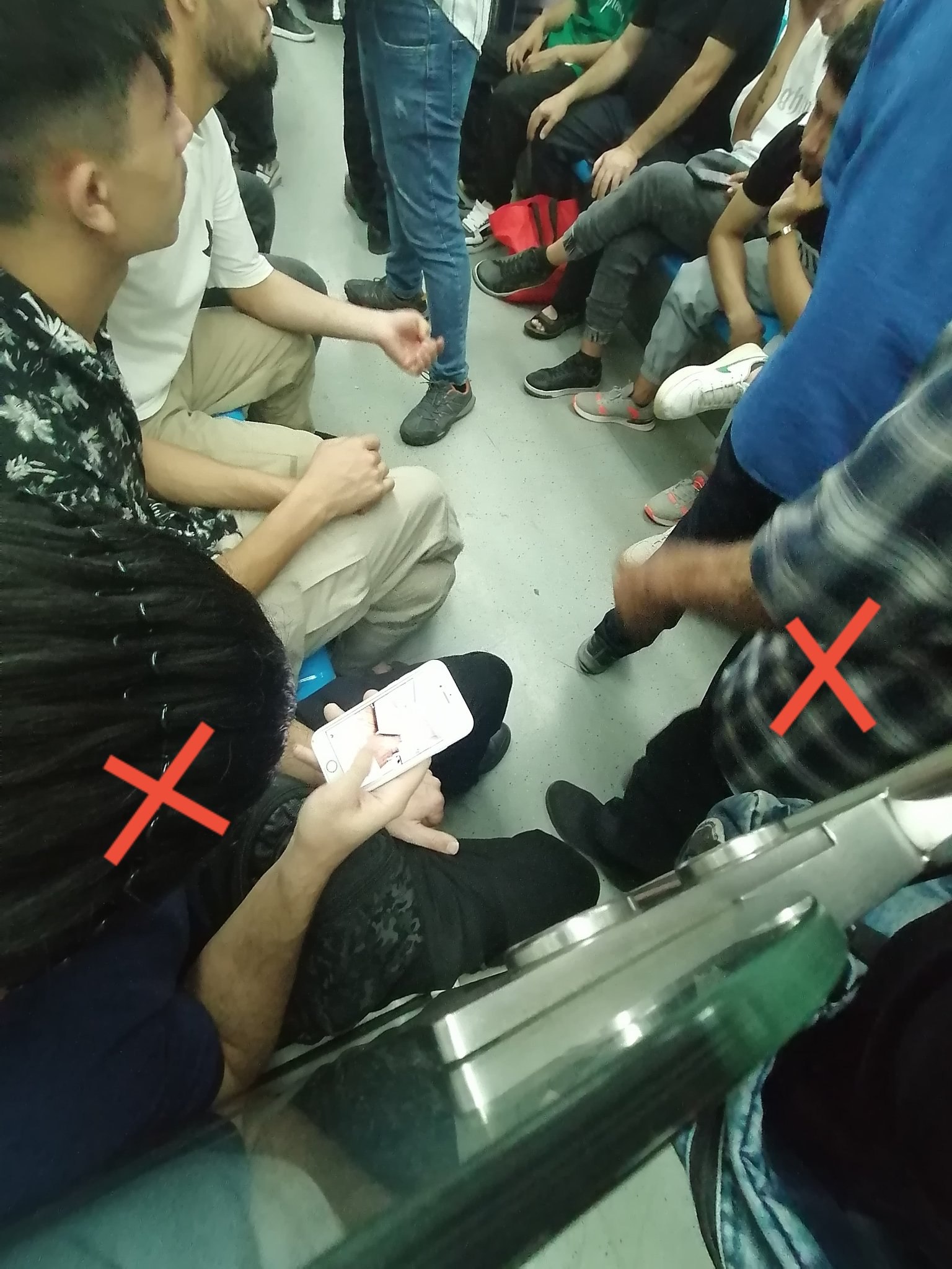 تصاویری از وجود پرتعداد اتباع افغان در تهران که دست به دست می شود_سودو تکنولوژی 6 عکس خبرساز از حضور پرتعداد اتباع افغان در تهران