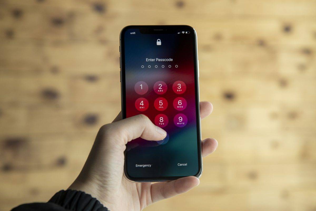 آیا باید رمز گوشی خود را با شریک زندگیمان به اشتراک بگذاریم؟_سودو تکنولوژی 5 آیا باید رمز گوشی خود را با شریک زندگیمان به اشتراک بگذاریم؟