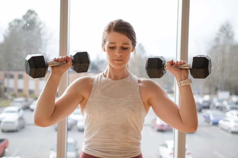 راهنمای افت وزن و چربی سوزی با دمبل + آموزش تصویری و برنامه رژیمی و تمرینی_سودو تکنولوژی 24 راهنمای کاهش وزن و چربی سوزی با دمبل + آموزش تصویری و برنامه رژیمی و تمرینی