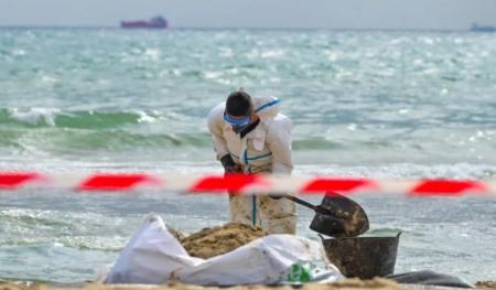 نشت نفت در سه ساحل اسپانیا + عکس