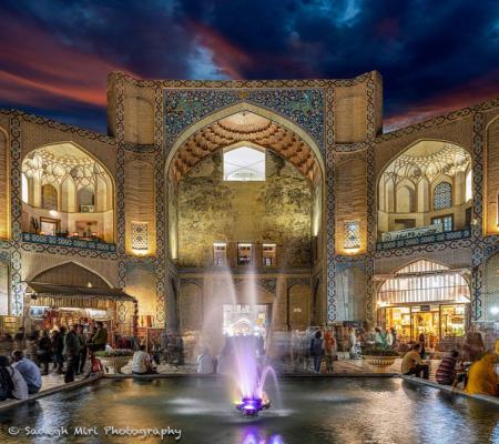 نمایی قشنگ از سردر بازار قیصریه اصفهان_سودو تکنولوژی 4 نمایی زیبا از سردر بازار قیصریه اصفهان