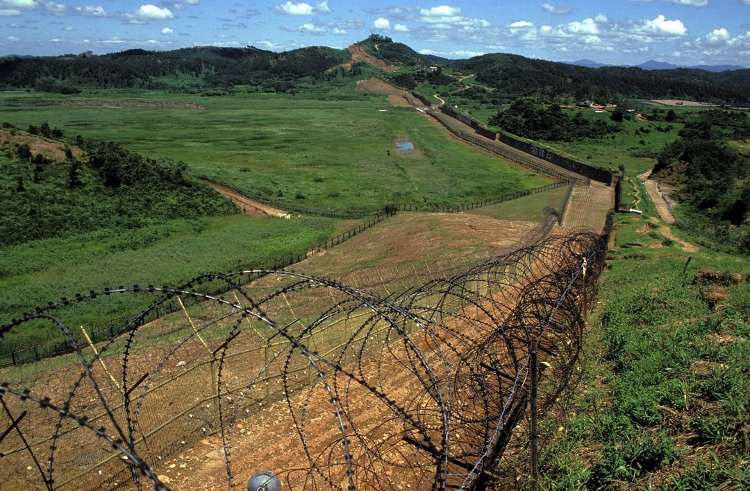 از «پلِ دوستی» ملل تا بلندترین آبشارها؛ منحصر به فردترین مرزها بین کشورهای جهان از «پلِ دوستی» ملل تا بلندترین آبشارها؛ منحصر به فردترین مرزها بین کشورهای جهان