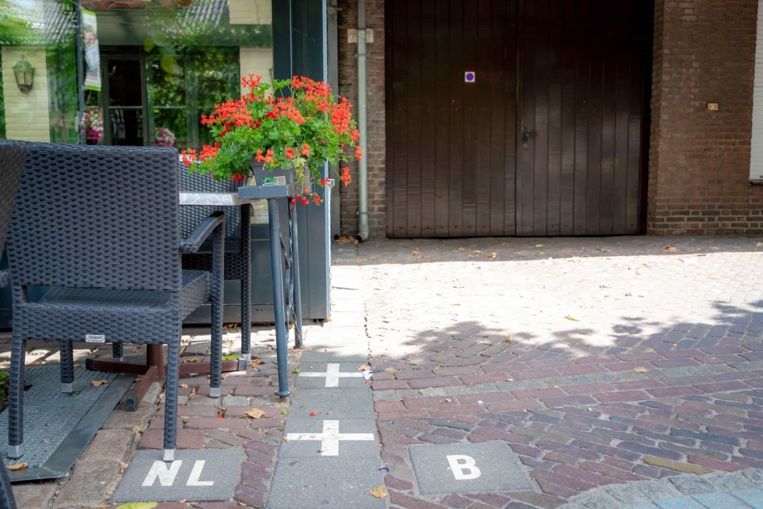 از «پلِ دوستی» ملل تا بلندترین آبشارها؛ منحصر به فردترین مرزها بین کشورهای جهان از «پلِ دوستی» ملل تا بلندترین آبشارها؛ منحصر به فردترین مرزها بین کشورهای جهان