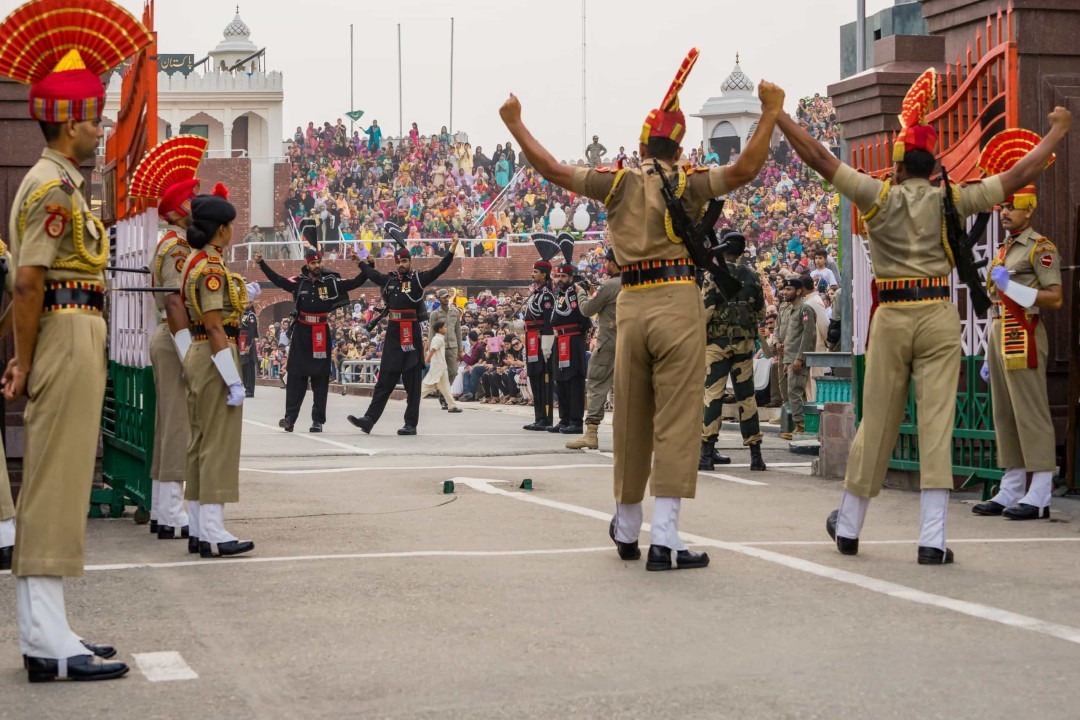 از «پلِ دوستی» ملل تا بلندترین آبشارها؛ منحصر به فردترین مرزها بین کشورهای جهان از «پلِ دوستی» ملل تا بلندترین آبشارها؛ منحصر به فردترین مرزها بین کشورهای جهان