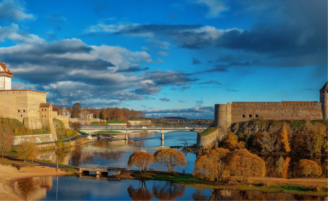 از «پلِ دوستی» ملل تا بلندترین آبشارها؛ منحصر به فردترین مرزها بین کشورهای جهان از «پلِ دوستی» ملل تا بلندترین آبشارها؛ منحصر به فردترین مرزها بین کشورهای جهان