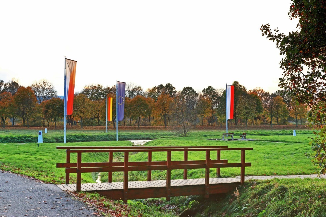 از «پلِ دوستی» ملل تا بلندترین آبشارها؛ منحصر به فردترین مرزها بین کشورهای جهان از «پلِ دوستی» ملل تا بلندترین آبشارها؛ منحصر به فردترین مرزها بین کشورهای جهان