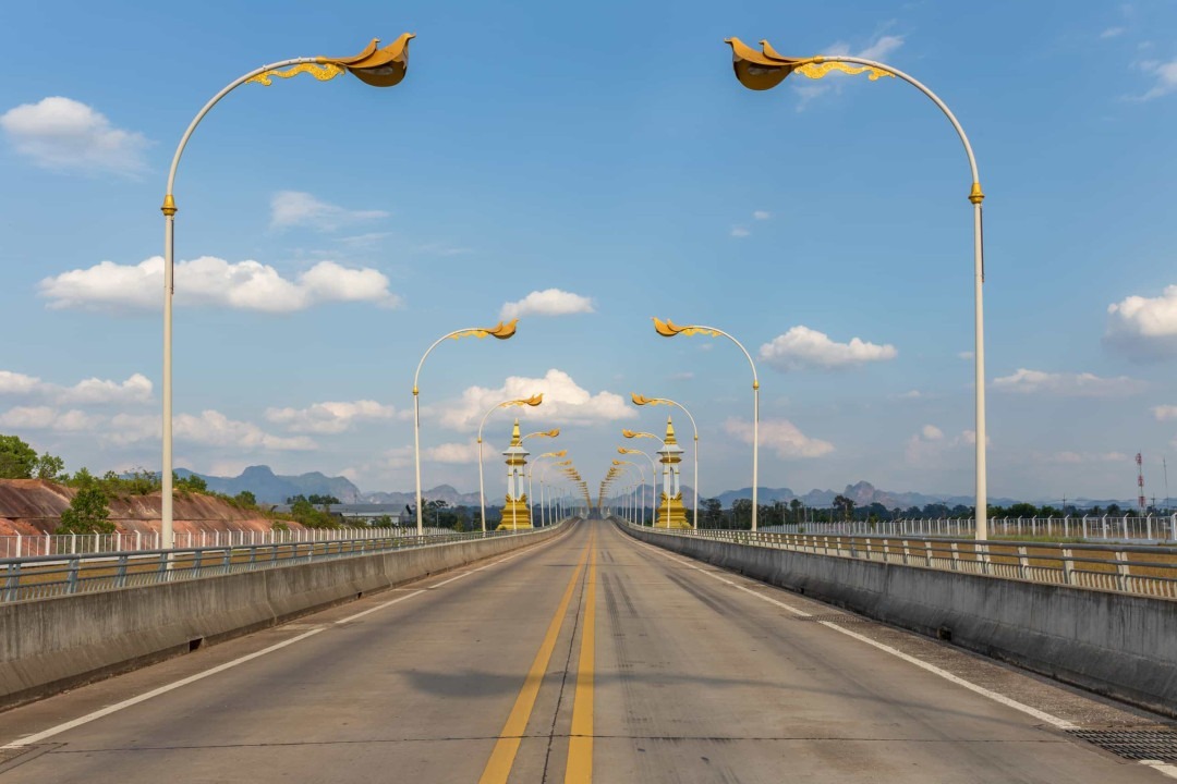 از «پلِ دوستی» ملل تا بلندترین آبشارها؛ منحصر به فردترین مرزها بین کشورهای جهان از «پلِ دوستی» ملل تا بلندترین آبشارها؛ منحصر به فردترین مرزها بین کشورهای جهان