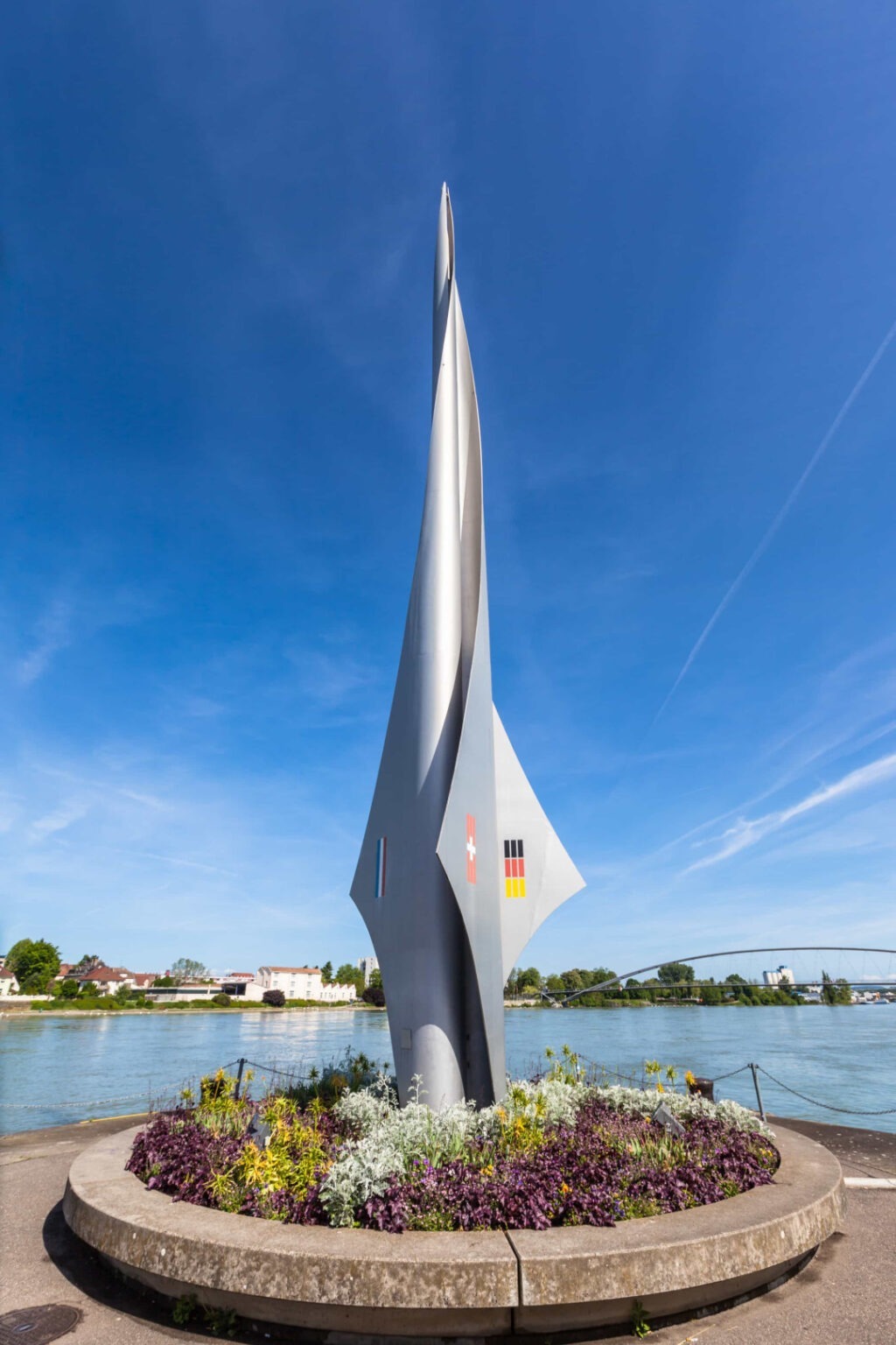 از «پلِ دوستی» ملل تا بلندترین آبشارها؛ منحصر به فردترین مرزها بین کشورهای جهان(+عکس) از «پلِ دوستی» ملل تا بلندترین آبشارها؛ منحصر به فردترین مرزها بین کشورهای جهان(+عکس)