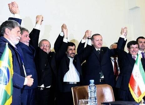 عکس های یادگاری احمدی نژاد در مذاکرات هسته ای سال 89_سودو تکنولوژی 7 ماجرای این عکس یادگاری احمدینژاد/ عراقچی درباره مذاکرات هستهای چه گفت؟