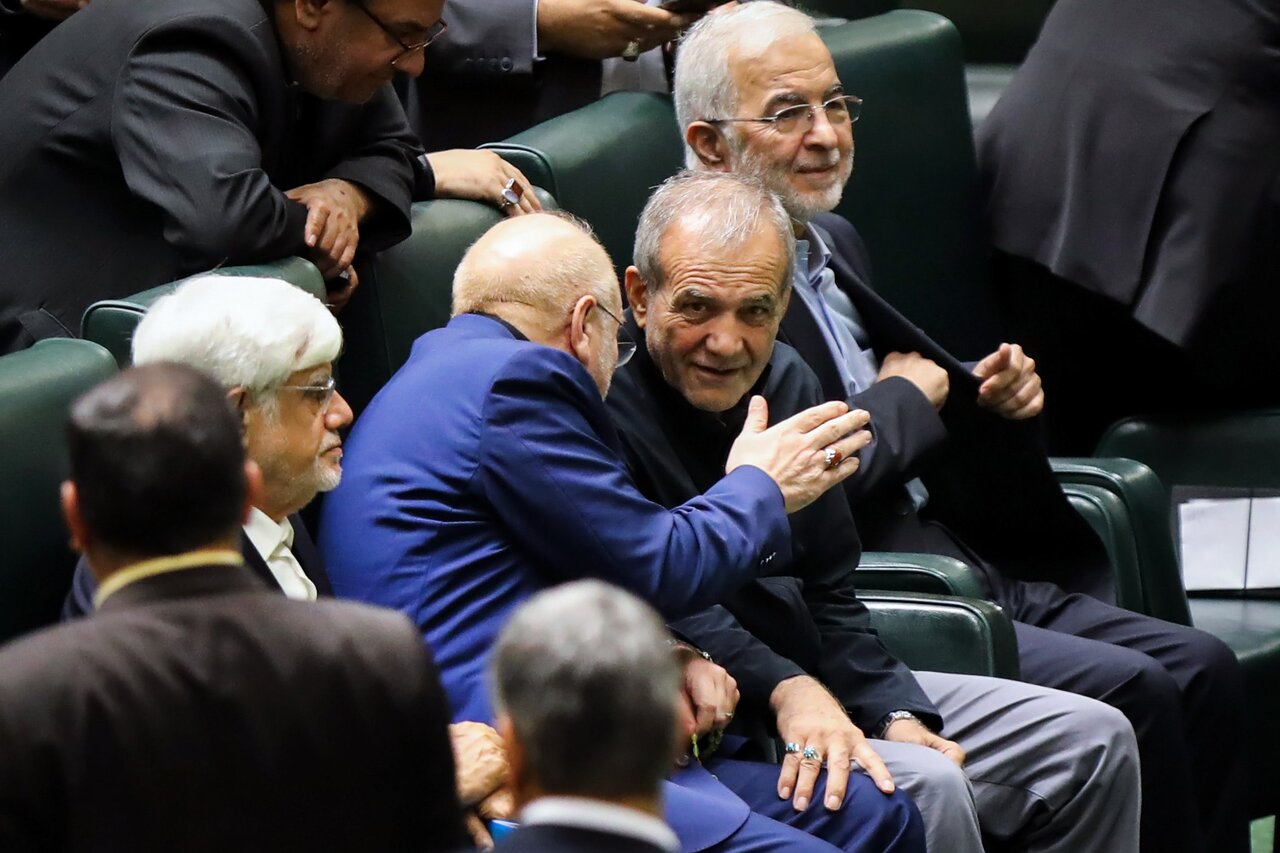 تصاویری از آخرین لابی های قالیباف و پزشکیان برای رأی آوردن ۱۹ وزیر پیشنهادی_سودو تکنولوژی 8 آخرین لابی های قالیباف و پزشکیان برای رأی آوردن ۱۹ وزیر پیشنهادی+تصاویر