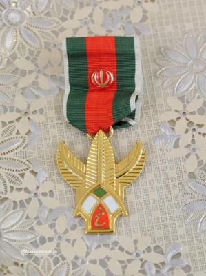 تصویری از نشان مرد فاتح میدان+عکس
