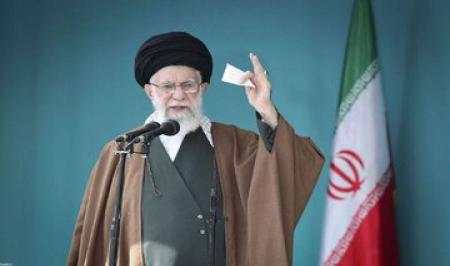 تماشای خطبه‌های نماز جمعه رهبر انقلاب در بیروت+ تصاویر