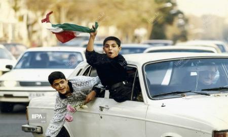 عکس نوستالژیک از نشاط خیابانی در پی صعود ایران به جام جهانی ۲۷ سال پیش_سودو تکنولوژی 1 تصویر نوستالژیک از شادی خیابانی در پی صعود ایران به جام جهانی ۲۷ سال پیش
