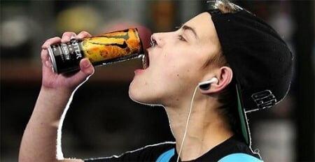 این نوشیدنی ها ضربان قلب، فشار خون و قند خون را افزایش و به کلیه ها آسیب می زنند