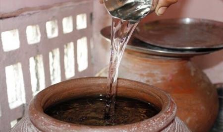 بهبود کیفیت آب و گوارا شدن آن با نگهداری در این ظرف