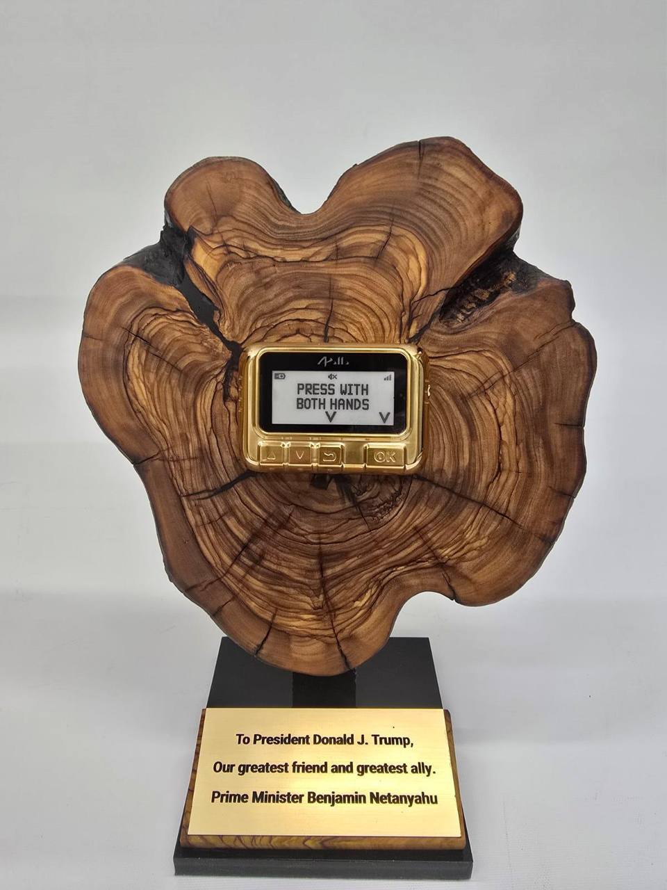 تصویر واضح از هدیه خجالت آور نتانیاهو به ترامپ