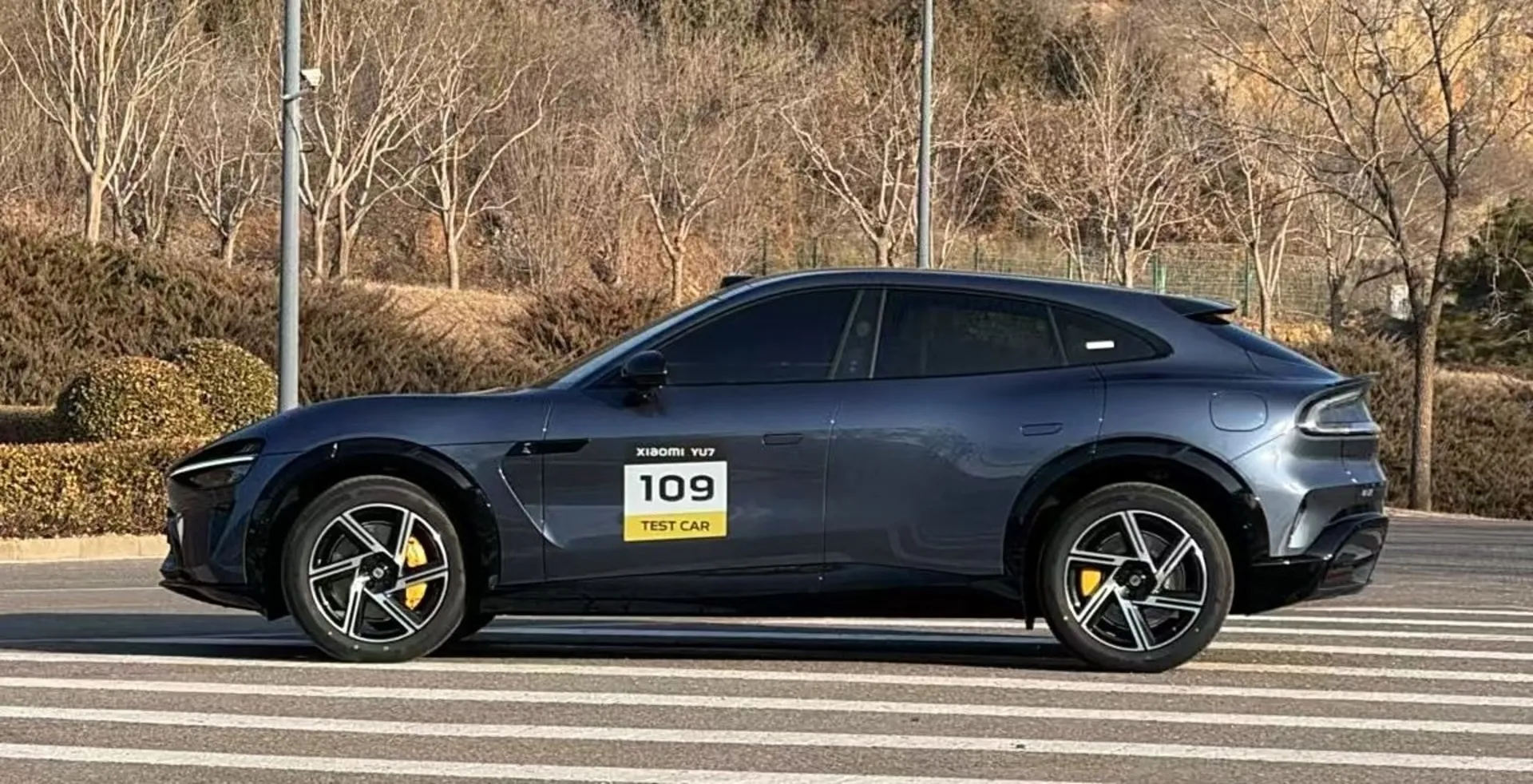 نمای جانبی خودرو شیائومی YU7