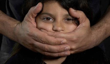 نشانه های آزار جنسی در کودکان را بشناسید_سودو تکنولوژی 1 نشانه های آزار جنسی در کودکان را بشناسید