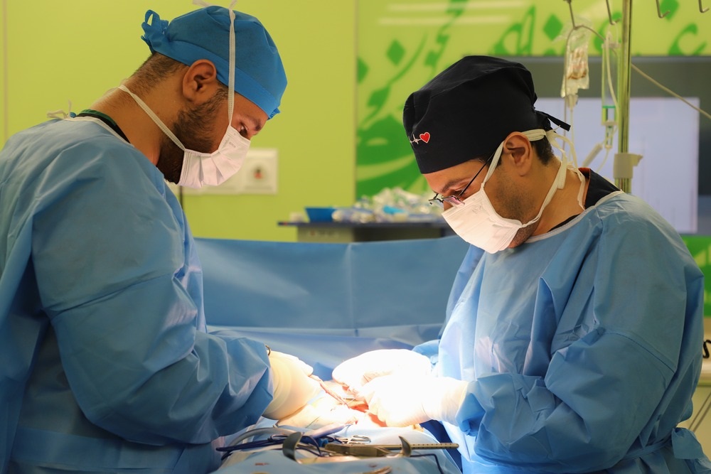عملیات موفق استئصال توده شکمی بزرگ در بچه