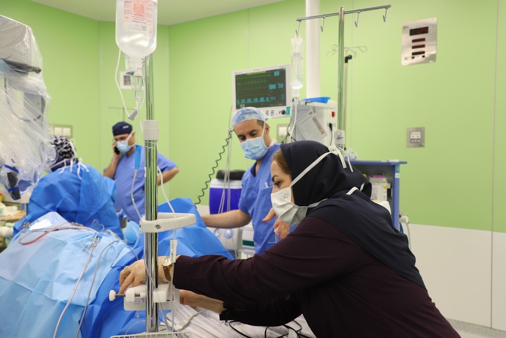 1742534840 75 انجام نخستین جراحی ساقه مغز در بیمارستان کودکان حکیم