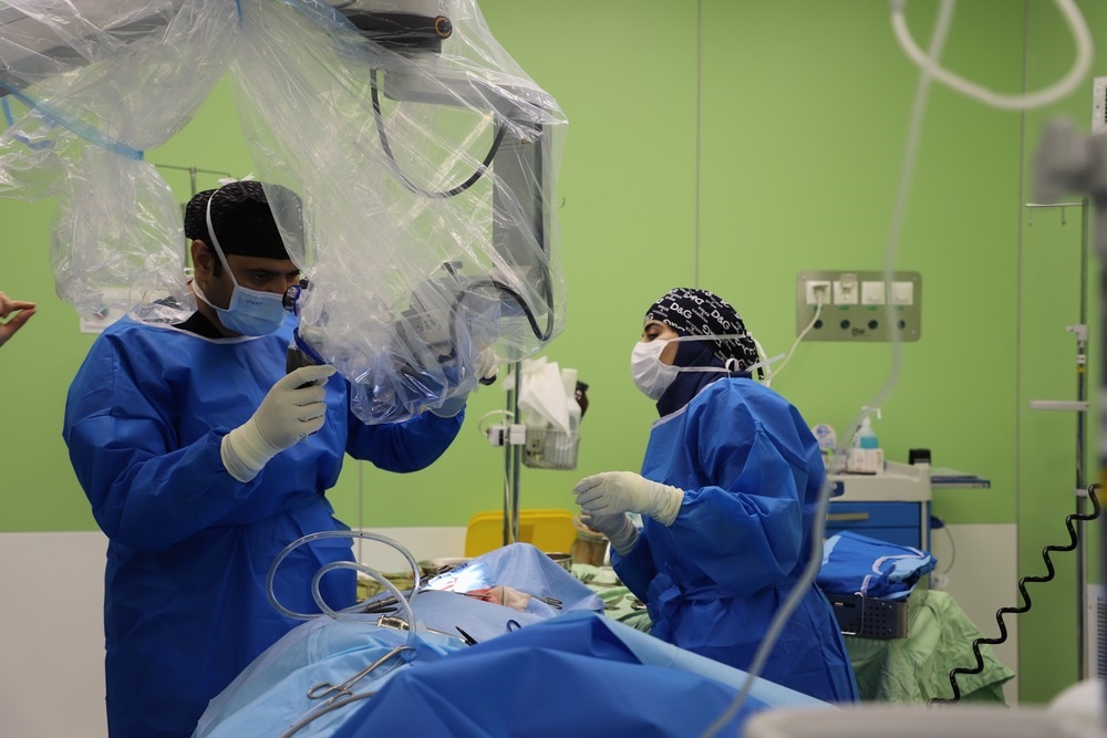 1742534840 951 انجام نخستین جراحی ساقه مغز در بیمارستان کودکان حکیم